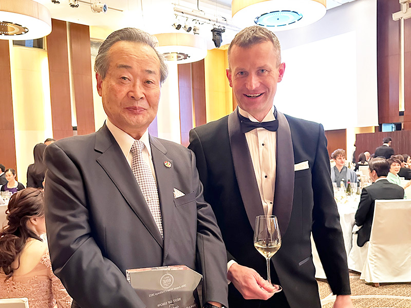 ジャパン・ワイン・チャレンジ2022のトロフィー賞授賞式